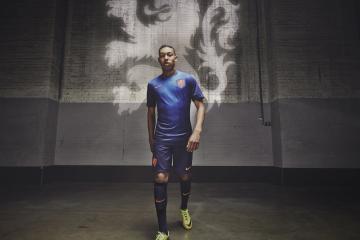 开云体育app-跨越太平洋的焦点之战，当广东烈焰遇上快船巨浪，福克斯如何照亮篮球的第三种可能