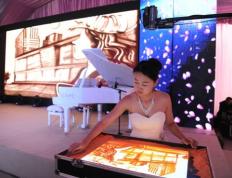 开云体育入口-瑞典花样游泳团队华丽表演，荣获奖杯！