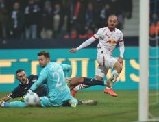 开云体育中国-莱比锡红牛继续保持不败势头，领跑积分榜