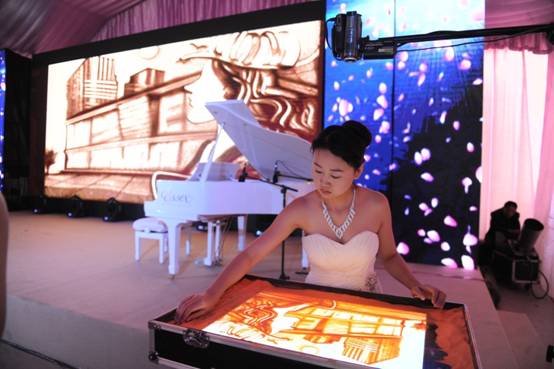 开云体育入口-瑞典花样游泳团队华丽表演，荣获奖杯！