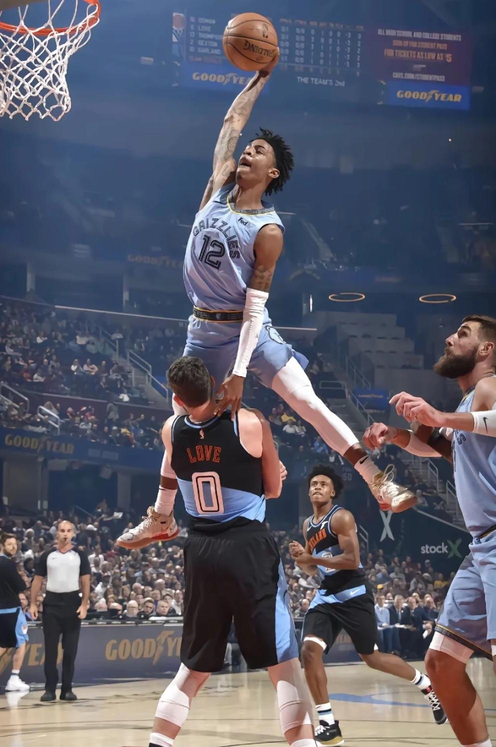 开云官网-灰熊队后卫连续砍下高分,帮助球队取得胜利