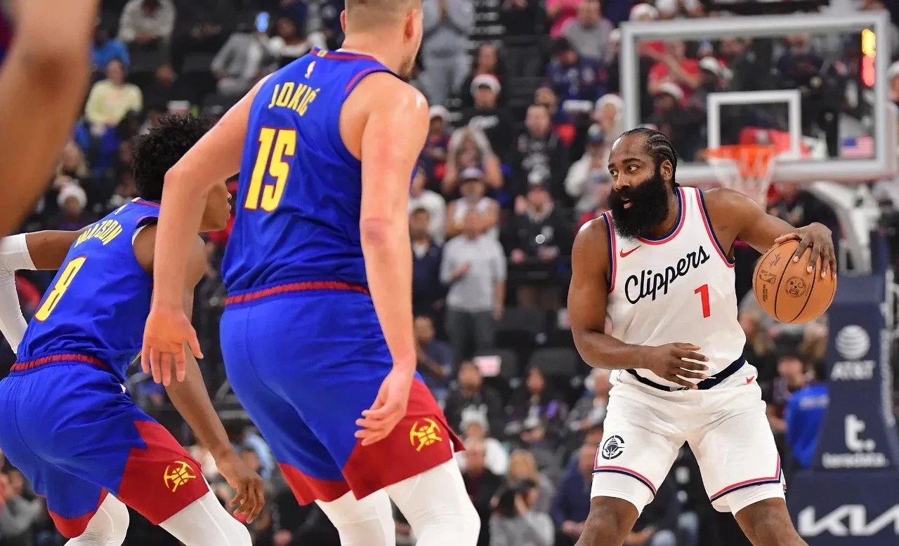 开云体育-快船大胜鹈鹕，莱纳德砍下30分