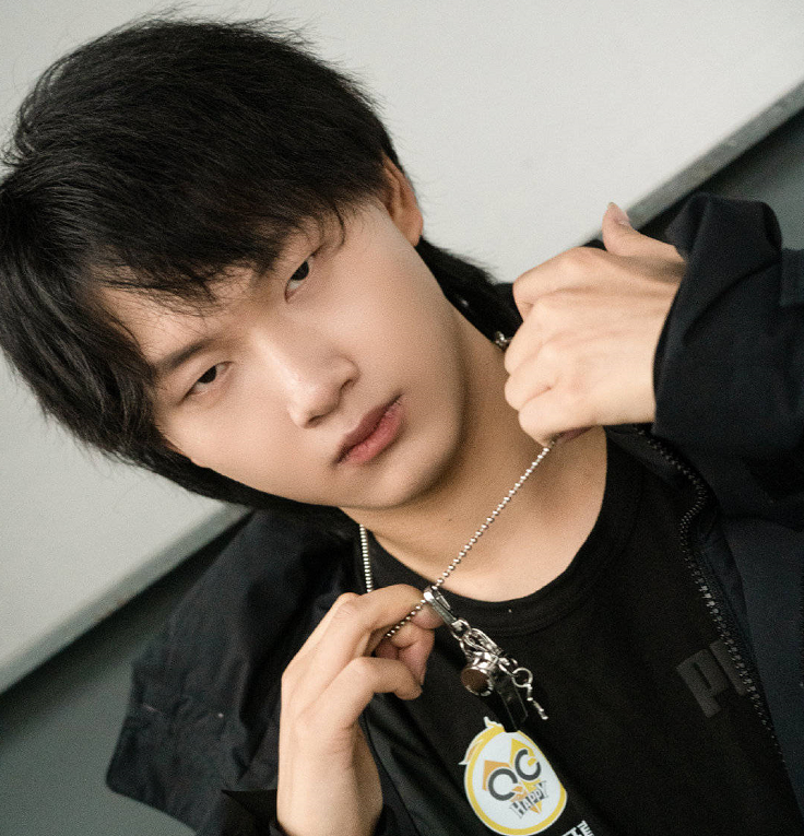 开云体育-JDG血洗FLY,Chovy打出惊人五杀焦点之战四强赛,留下经典瞬间