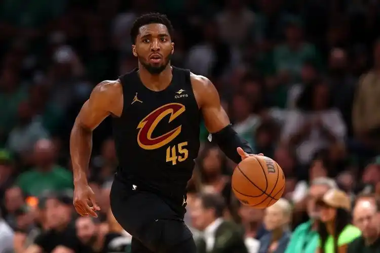 开云体育-米切尔领军爵士击败湖人，豪取九连胜