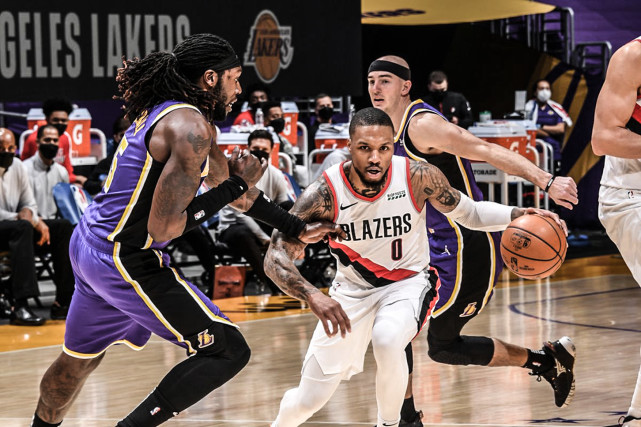 开云体育-湖人队以低迷开局重返巅峰路漫漫