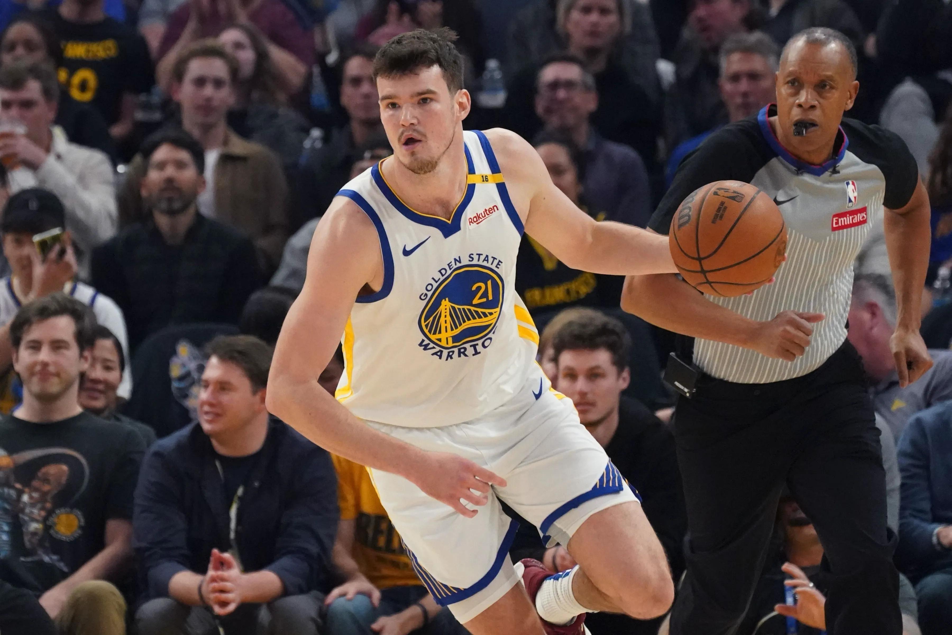 开云平台-勇士擒下森林狼，客场取得胜利