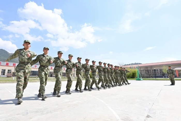 开云APP-包含火箭队员集体备战，全队斗志昂扬的词条